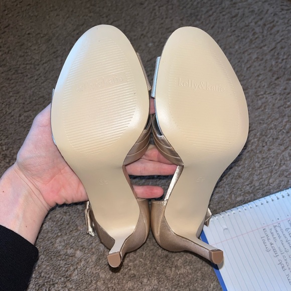 Katie and Kelly heels GOLD with bow - Picture 4 of 4